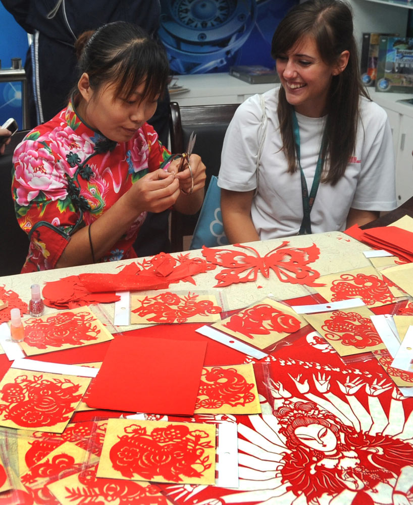 Chinese Paper cutting Diaries Of Life Cut Out By Heart