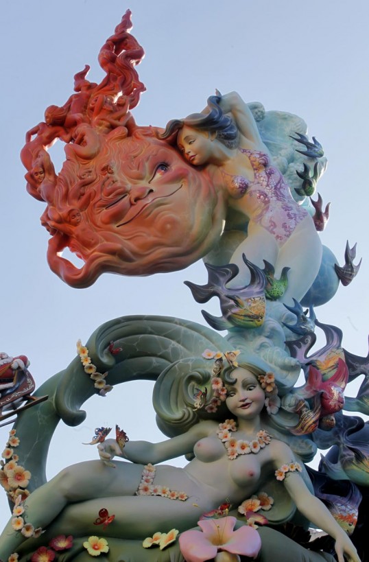 Fallas de Valencia y China Fallas de Valencia y China