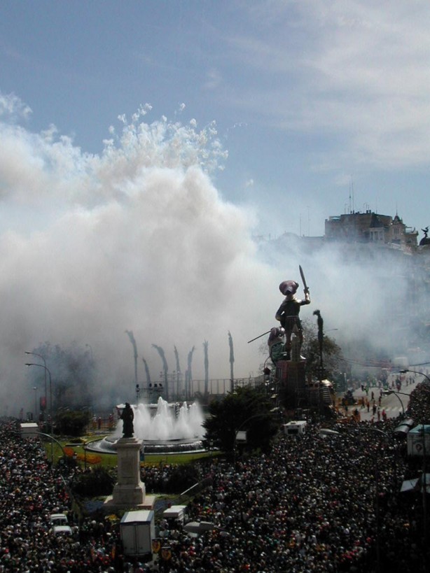 Fallas de Valencia y China Fallas de Valencia y China