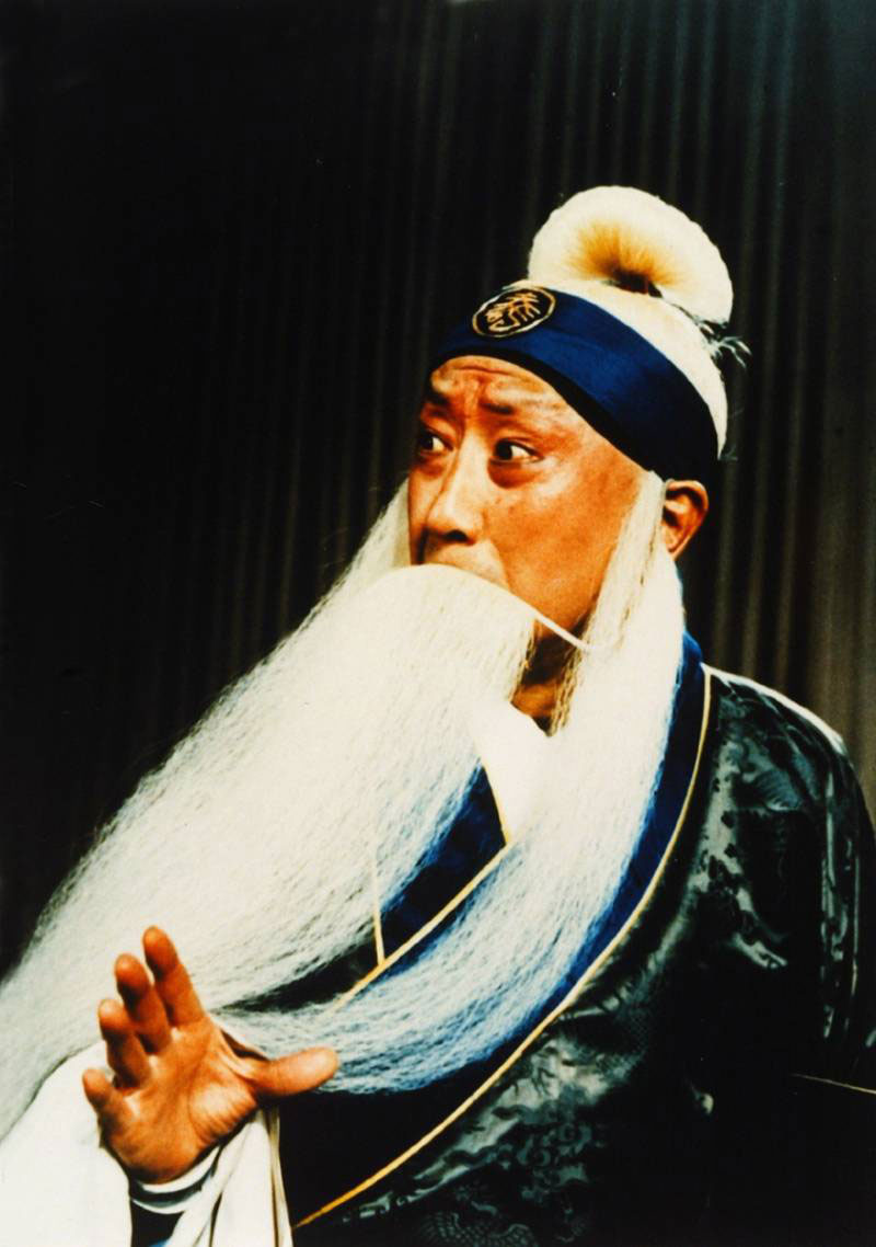 El médico Cheng Yin. en la obra «El huérfano del clan de los Zhao» de la compañía Beijing Jingju Theatre. Digital Library of Chinese Theatre (https://chinesetheatre.leeds.ac.uk/productions/10)