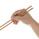 Los palillos chinos, una herramienta sencilla y uno de los cubiertos más usados del mundo. Foto: 123RF.