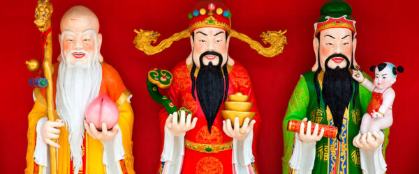 Símbolos buena suerte chinos: de izquierda a derecha, los tres dioses chinos de longevidad Shou (壽), la fortuna Fú(福) y la prosperidad Lu (祿). Foto: 123RF.