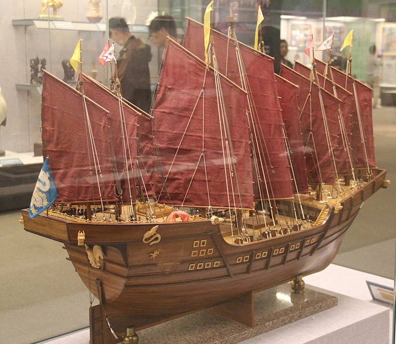 Maqueta de uno de los «Barcos del Tesoro» en el Museo Nacional de Beijing. Foto: wikimedia commons, dominio público.