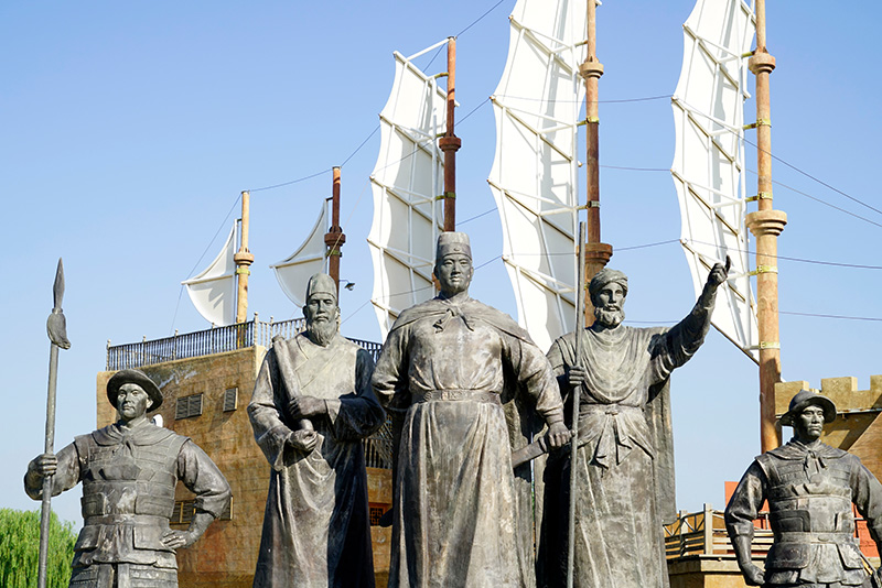 Estatua de Zheng He en Nanjing. Foto: wikimedia commons, dominio público.