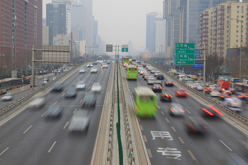 Beijing es Pekín: El tráfico en la carretera. Foto: 123RF.