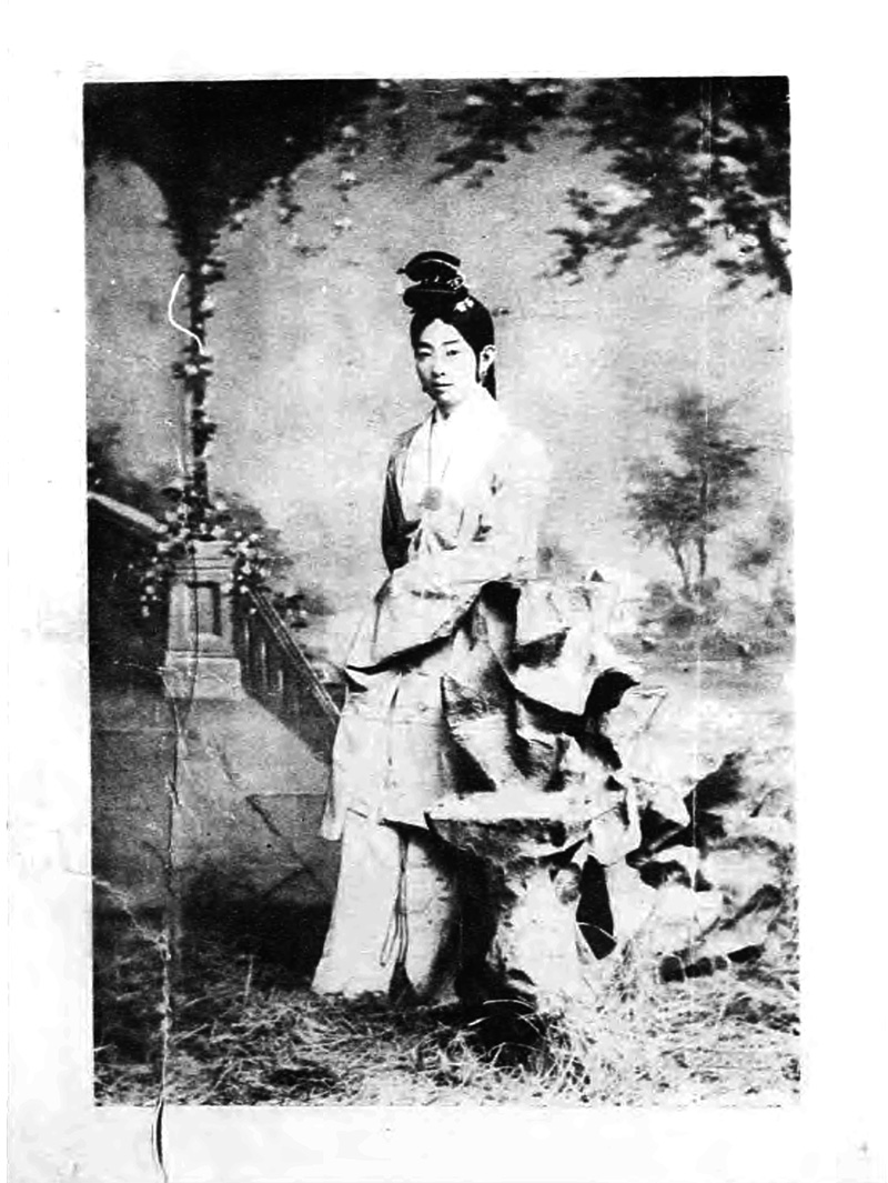 Fotos de Mei Lanfang en el libro sobre su obra editado en 1918 conservado en la Bibilioteca Nacional de China. Foto: Wikimedia Commons, Public Domain.
