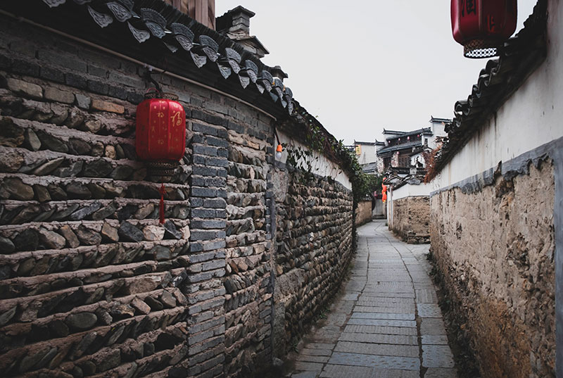 Xidi y Hongcun en Anhui: callejón de la antigua aldea de Hongcun, patrimono de la UNESCO. Foto: 123RF.