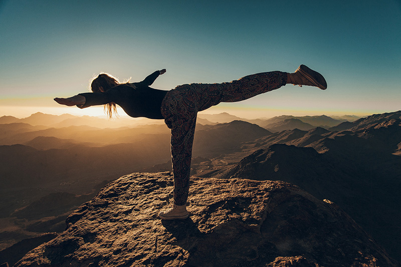 Medicina china: el equilibrio energético que aportan el yoga y la montaña son dos conceptos tradicionales de medicina, junto con el ejercicio físico, que están fuertemente implicados en la salud según el concepto chino. Foto: 123RF.