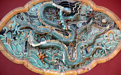 Mosaicos en el mausoleo de Zhao. Foto: Gary Lee Todd, CC0, Wikimedia para «Zhao Mausoleum (Qing_Dynasty)».