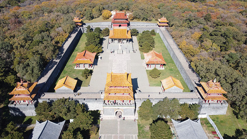 Vista aérea del parque Beiling, también conocido como el Mausoleo de Zhao de la dinastía Qing en Shenyang, China. Foto: Techyan, CC BY-SA 4.0, Wikimedia para «Zhao Mausoleum (Qing_Dynasty)».