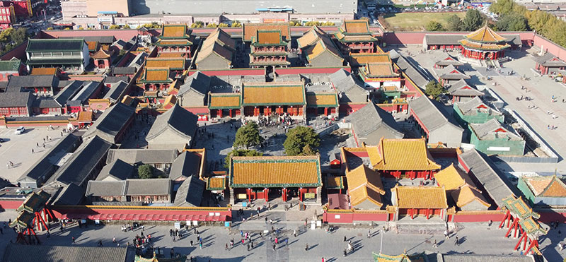 Vista aérea del Palacio Imperial de Shenyang o Palacio Mukden. En el ángulo superior derecho podemos ver el pabellón o salón Dazheng. Foto: Techyan; CC BY-SA 4.0; Wikimedia para «Mukden Palace».