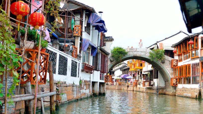 Zhujiajiao: los puentes de piedra conectan ambos lados de la población. Foto: 123RF.