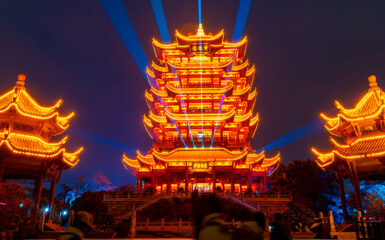 Torre de la Grulla Amarilla: espectáculo de luces nocturnas en Wuhan. Foto: 123RF.