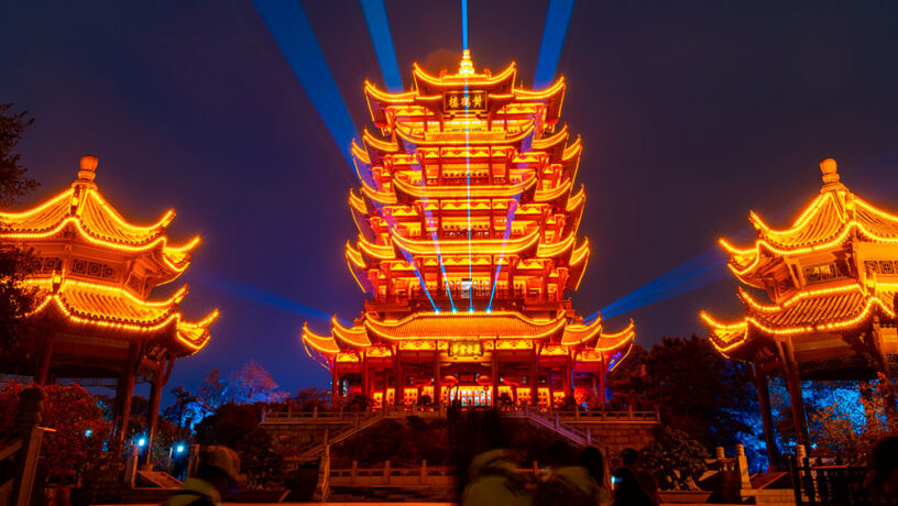 Torre de la Grulla Amarilla: espectáculo de luces nocturnas en Wuhan. Foto: 123RF.