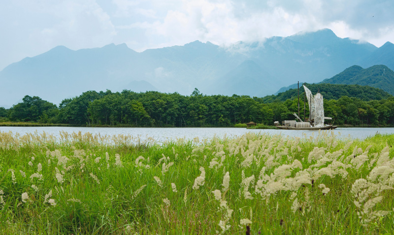 un velero en el lago Daiju, en Shennongjia. Foto: 123RF.