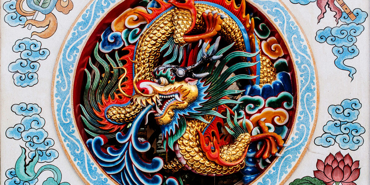 Detalle de un bordado tradicional de dragón. Foto: 123RF.