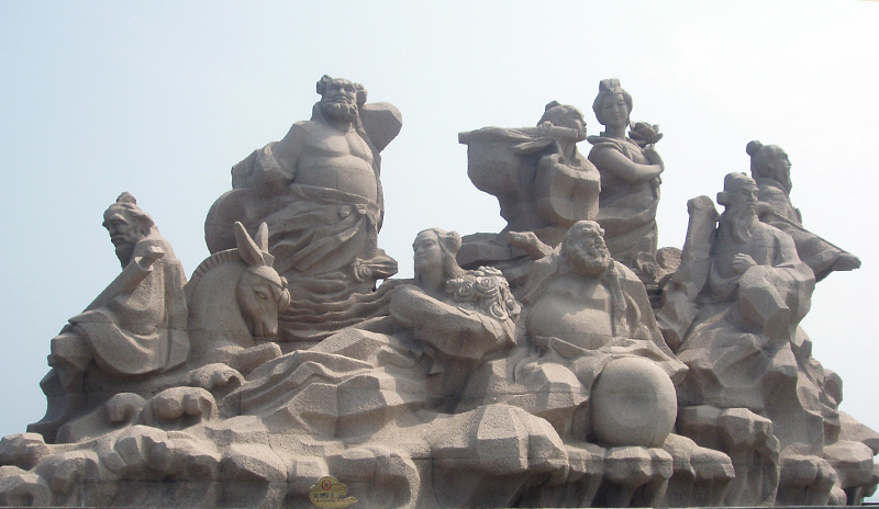 EStatua de los Siete Inmortales en Penglai. Foto: Wikimedia commons para «Penglai». Dominio Público.