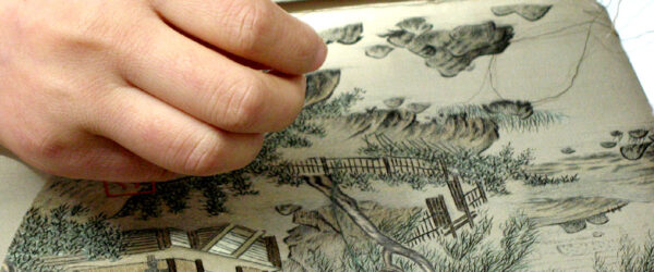Pintura tradicional china llevada al bordado por manos de la famlia Gu, en Suzhou. Foto: Gary Soup, CC BY 2.0. Wikimedia para «Chinese embroidery».