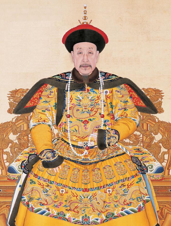 Emperador Qianlong en vestido de corte. Pintor sin identificar. 1662 - 1795. Wikimedia, dominio público para «Qianlong emperor».