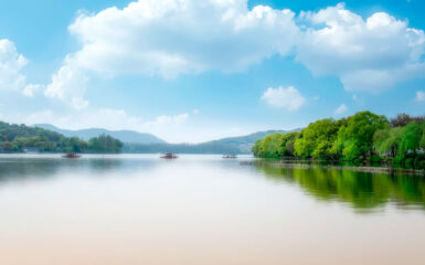 La isla de los tres estanques: el lago del Oeste de Hangzhou. Foto: 123Rf.