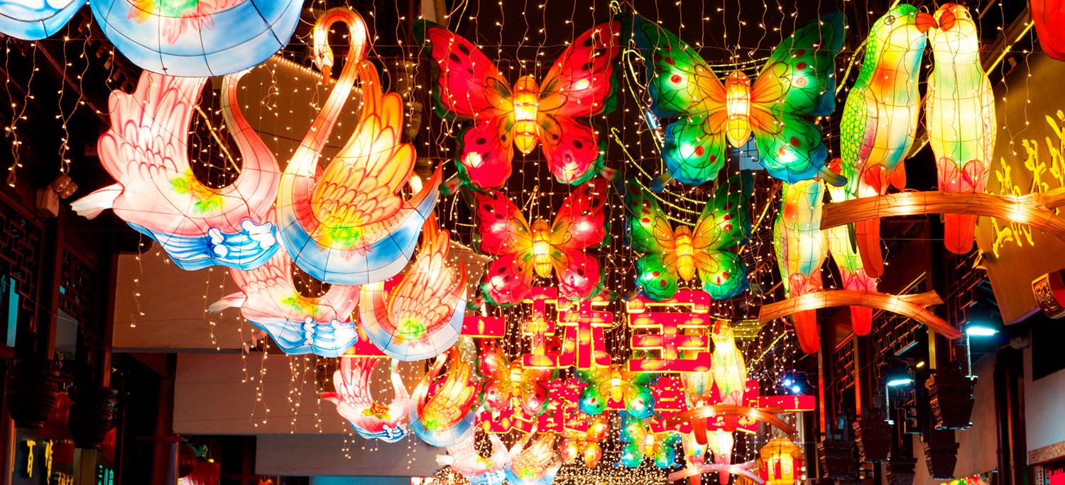Rituales en la fiesta del año nuevo chino: festival de la linterna de primavera en Shanghai. Foto: 123RF.