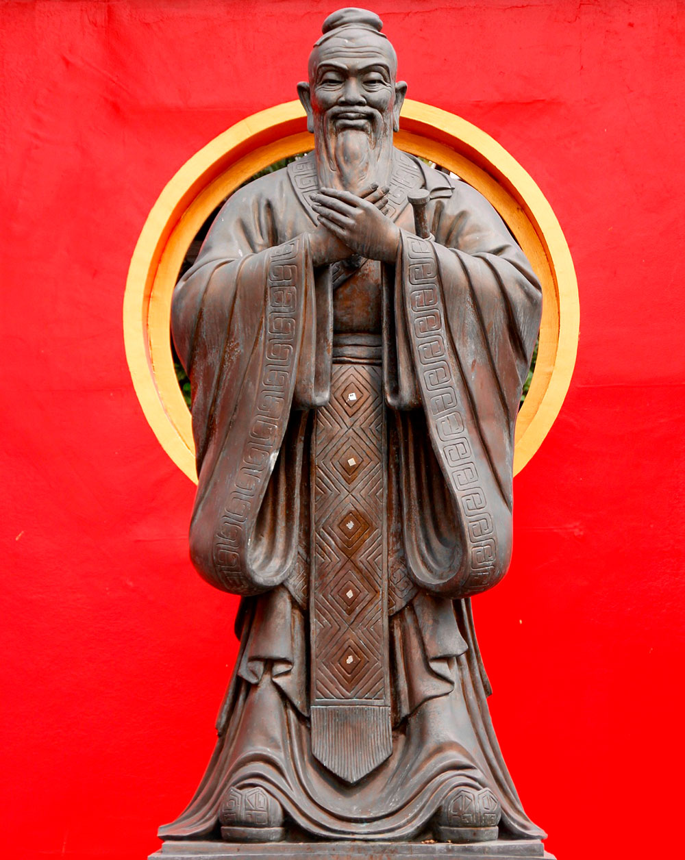 Escultura de Confucio en el templo dedicado al filósofo en Beijing.