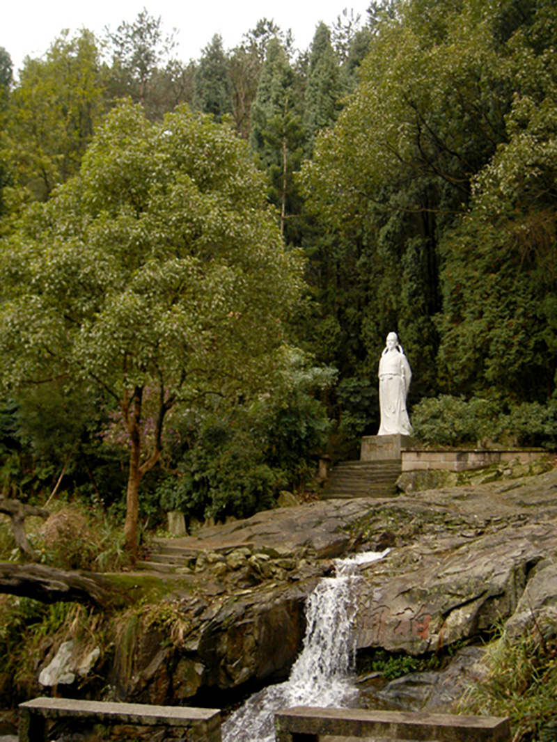 Lu You: estatua en la colina Nanji, distrito de Jiaocheng, Ningde, en Fujian. Foto: Wikipedia.