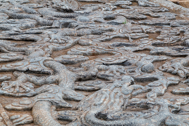 Mitos y leyendas del dragón chino: bajorrelieves con dragones en el palacio de la Ciudad Prohibida en Beijing. Foto: 123RF.