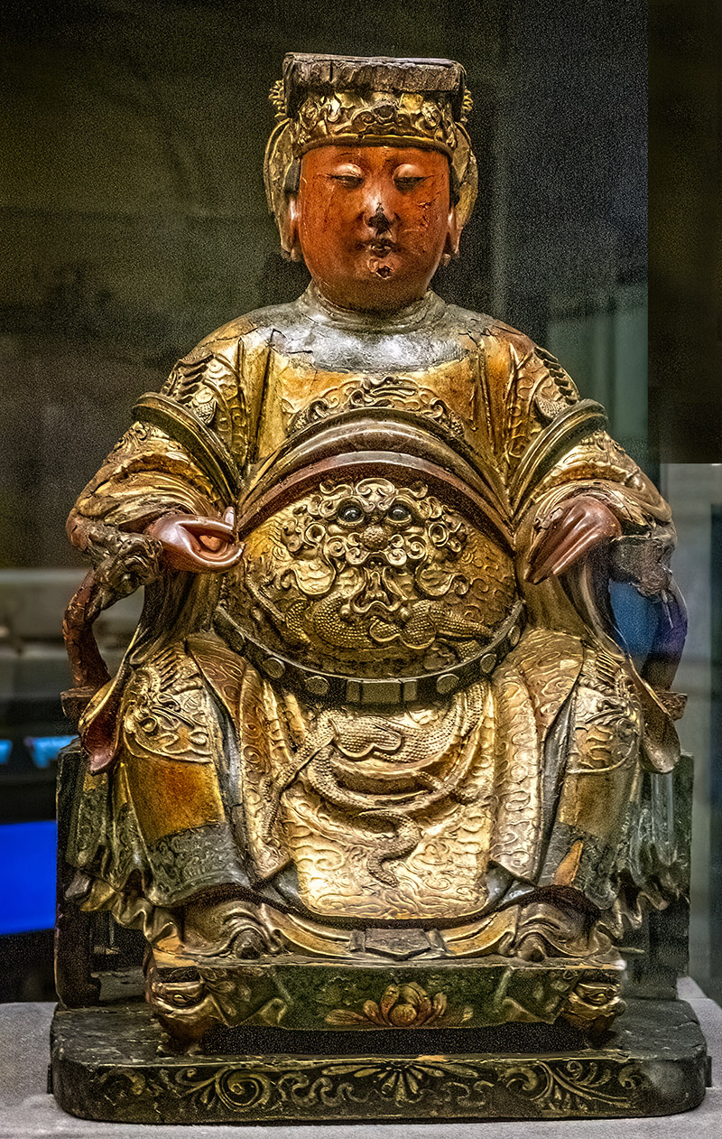 Estatua de la diosa Mazu. Talla de madera del siglo XIX. Dinastia Qing. Foto: Wikimedia commons para «mazu in art», dominio público.