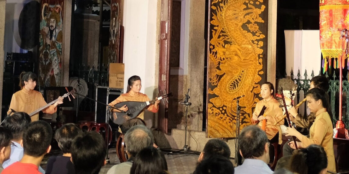 Interpretación de Nanyin durante la conmemorativa de Guan Yin, la Diosa de la Compasión. Foto: Jnzl's Public Domain Photos. Dominio público.
