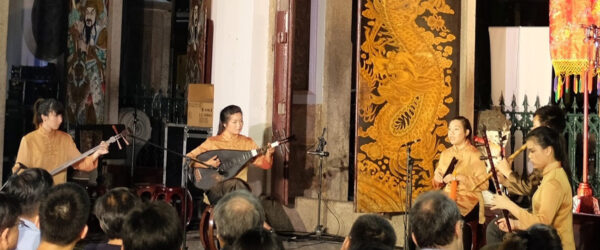 Interpretación de Nanyin durante la conmemorativa de Guan Yin, la Diosa de la Compasión. Foto: Jnzl's Public Domain Photos. Dominio público.