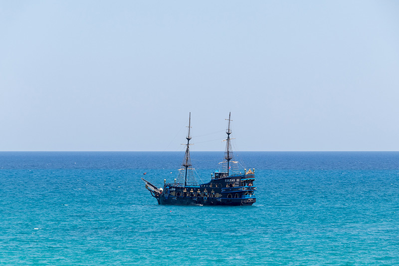 Barco moderno réplica de una carabela de la época. Foto: 123RF