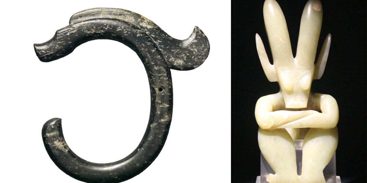 Izquierda: dragón tallado en jade de la cultura neolítica Hongshan. Derecha: humanoide-dragón de la misma cultura que se desarrolló entre el 4700 - 2900 a. C. Fotos: National Museum of China y Wikipedia.