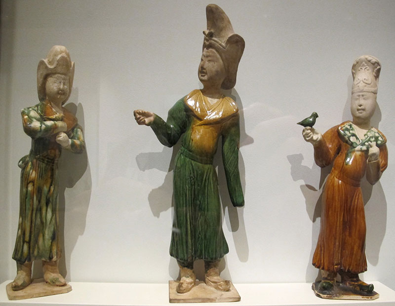 Los tres halconeros. Cerámica esmaltada de la dinastía Tang. Foto: I, Sailko, CC BY-SA 3.0. Wikimedia para «Sancai ceramics of the Tang dinasty».