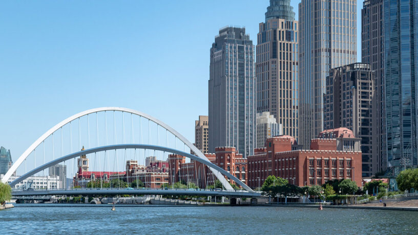 Puente Dagu en Tianjin. Foto: xiquinhosilva, Tianjin, CC BY 2.0, Wikimedia para «Dagu Bridge».
