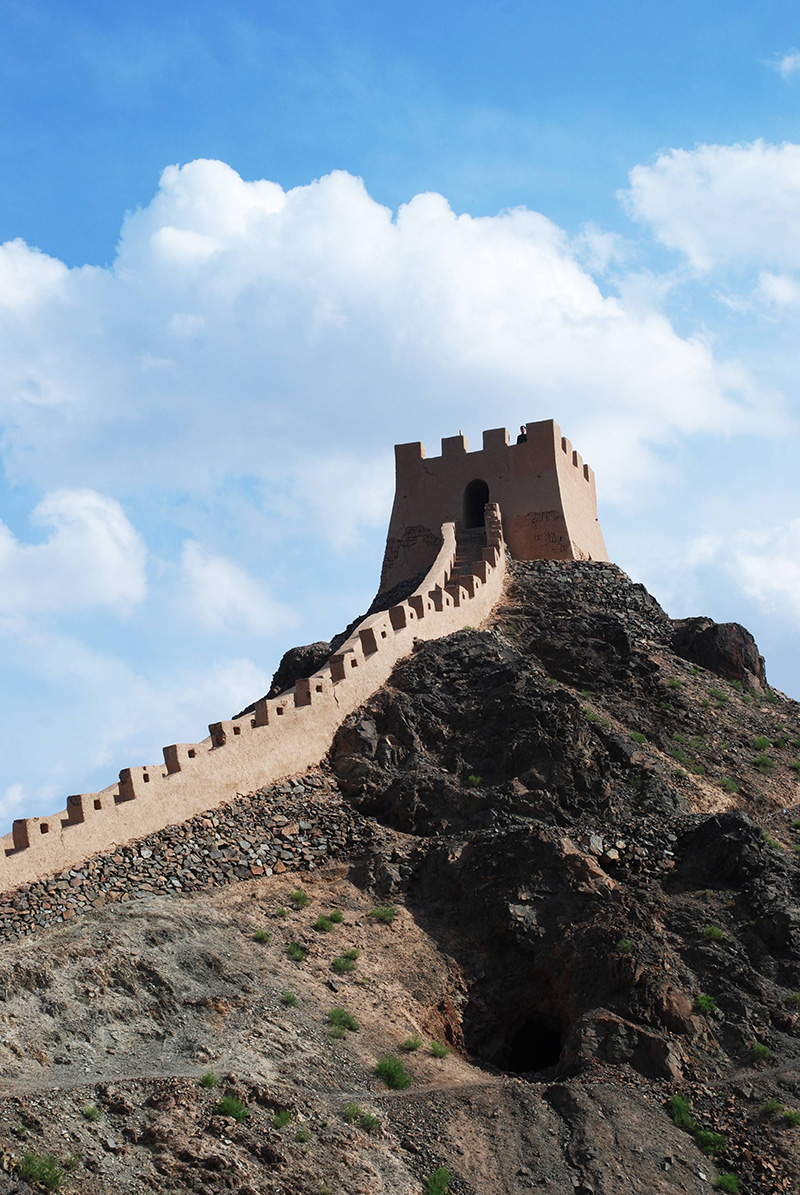 La Gran Muralla a su paso por las altas planicies de la provincia de Gansu. Foto: 123RF.