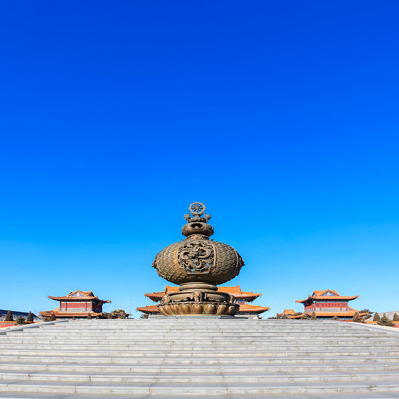 Quemador de incienso a la entrada del templo de Wanshou, en Changchun. Foto: 123RF.