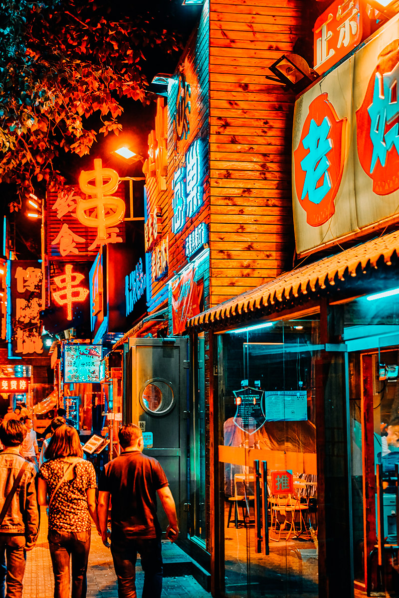 Cantonés: letreros luminosos en las calles de Beijing. Foto: 123RF.