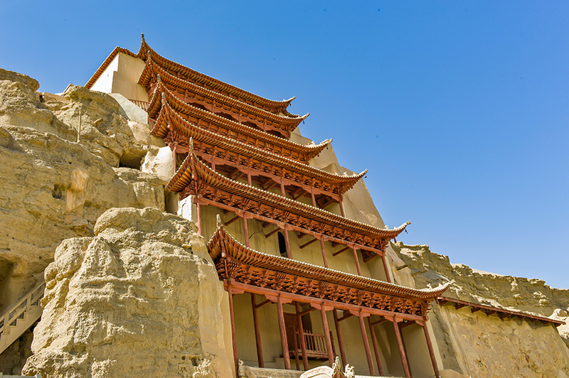 Entrada al templo de las Grutas de Mogao, en Dunhuang. Foto: 123RF.