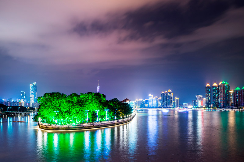 El río Zhujiang y ciudad de negocios al atardecer en Guangzhou. Foto: 123RF.