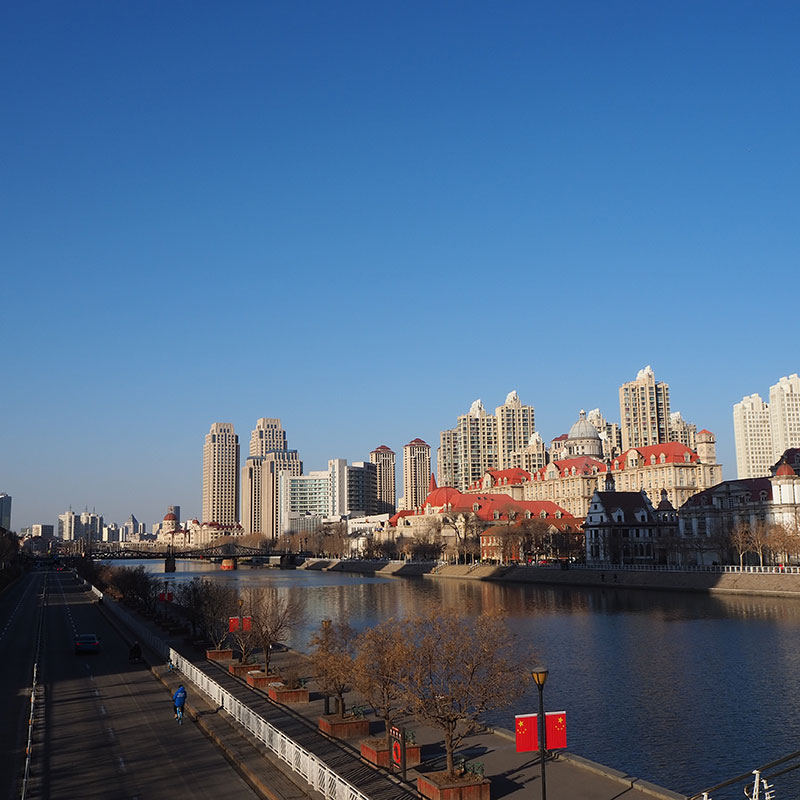Tianjin y el rio Hai. Foto: Suginami, CC BY-SA 4.0, Wikimedia para «Cityscapes_in_Tianjin».