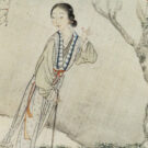 El personaje de Lin Daiyu de «Sueño en el pabellón rojo» en la pintura sobre seda titulada «Lin Daiyu enterrando flores». Wikimedia commons, dominio público para «Dream of the Red Chamber».