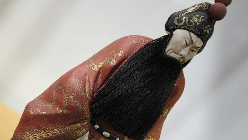 Estatuilla de arcilla del actor de ópera de Beijing Yu Sansheng, obra de Zhang Changlin, el primer 'Zhang el Alfarero'. Fotografiada en el campus Beiyang Garden de la Universidad de Tianjin." Foto: Wikimedia, CCO.