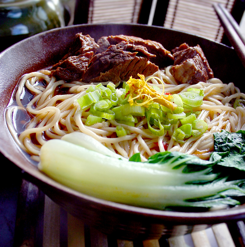 Gastronomía china: sopa de ternera con fideos. Foto: Wikipedia.