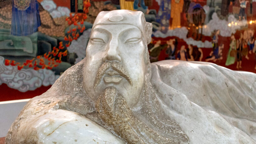Escultura de Du Fu en el museo dedicado a su vida y obra en Chengdu. Foto: Xiquinhosilva, CC BY 2.0. Wikimedia.