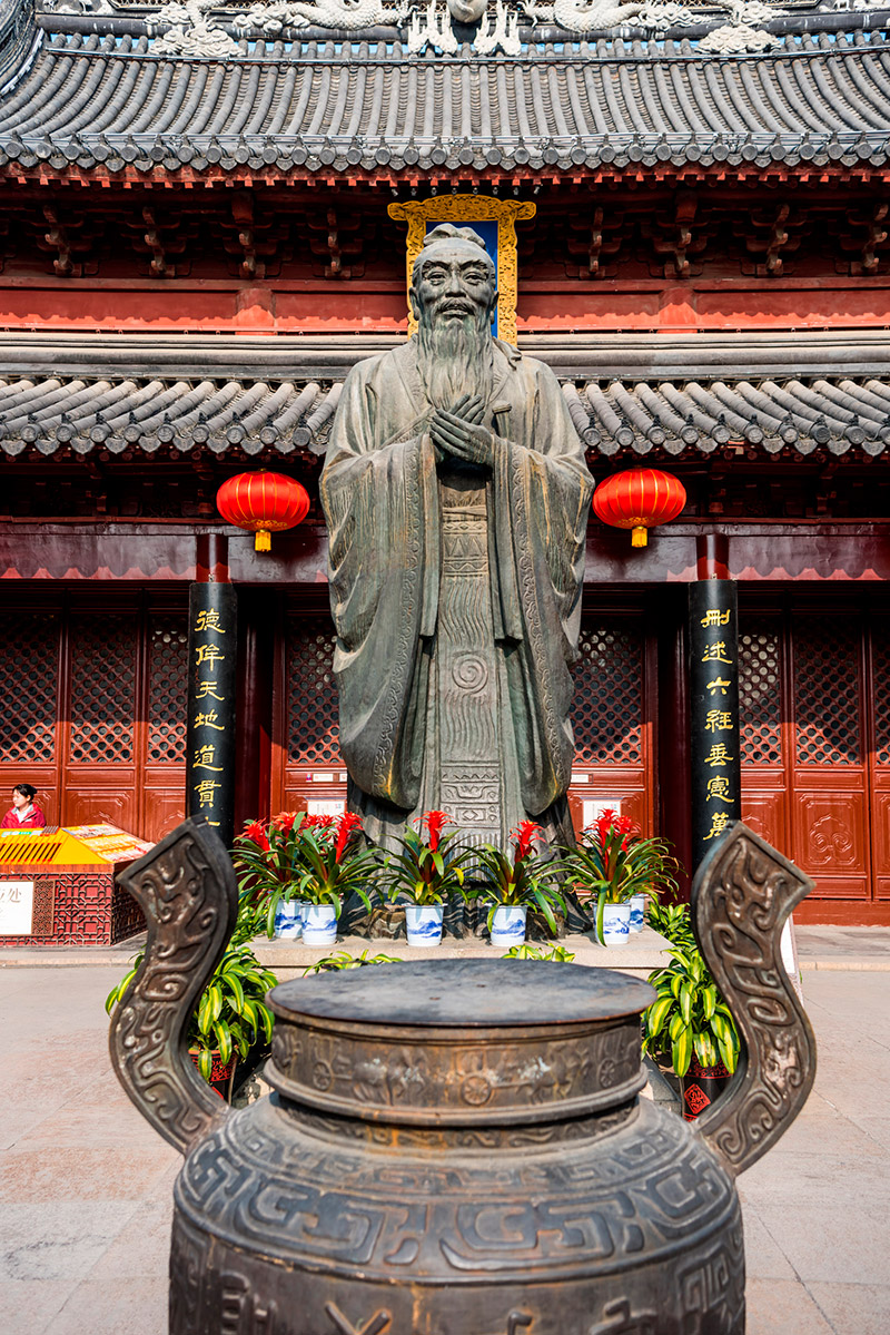Nanjing: estatua de Confucio en el templo Fuzimiao, Nanjing: Foto: 123RF.