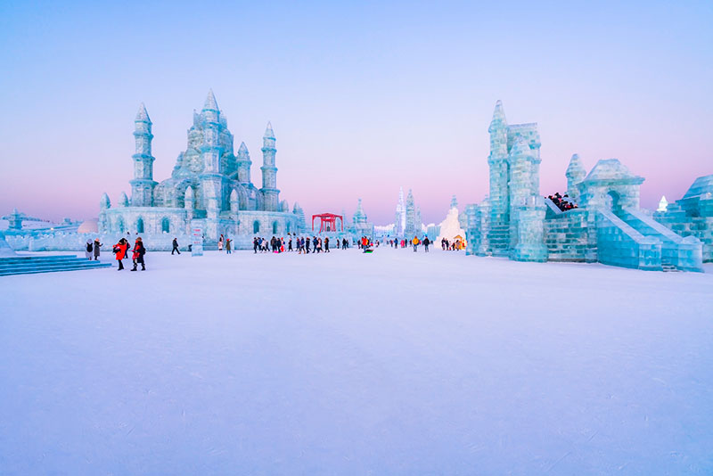 En la lsla del Sol del río Songhua, en Harbin, se elebra un festival internacional con esculturas de hielo y nieve. Foto del 11 de enero de 2019, 123RF.
