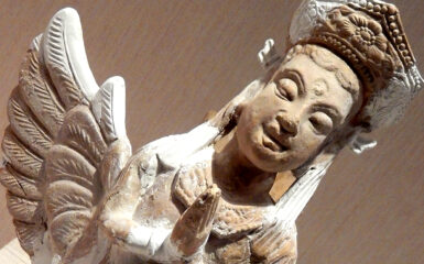 Estatua de Kalaviṅka, el pájaro de rostro humano. encontrada en una de las tumbas. Foto: Wikimedia commons, dominio público para «Western Xia Dynasty».