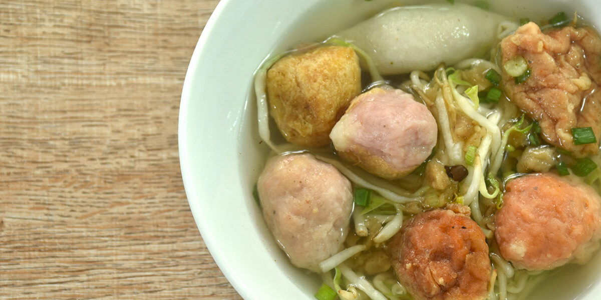 Las albóndigas con sopa son uno de los ocho «platos medianos» de los 24 que componen el llamado «banquete de agua» de Luoyang. Foto: 123RF