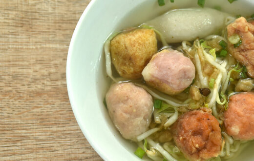 Las albóndigas con sopa son uno de los ocho «platos medianos» de los 24 que componen el llamado «banquete de agua» de Luoyang. Foto: 123RF